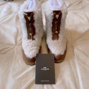 Coach New York Leona Shearing Boot Honeygum size 6